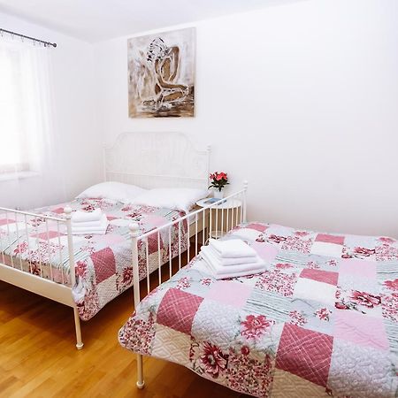 Beautiful Apartment In Central Residence Прага Экстерьер фото