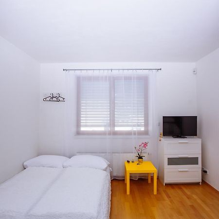 Beautiful Apartment In Central Residence Прага Экстерьер фото
