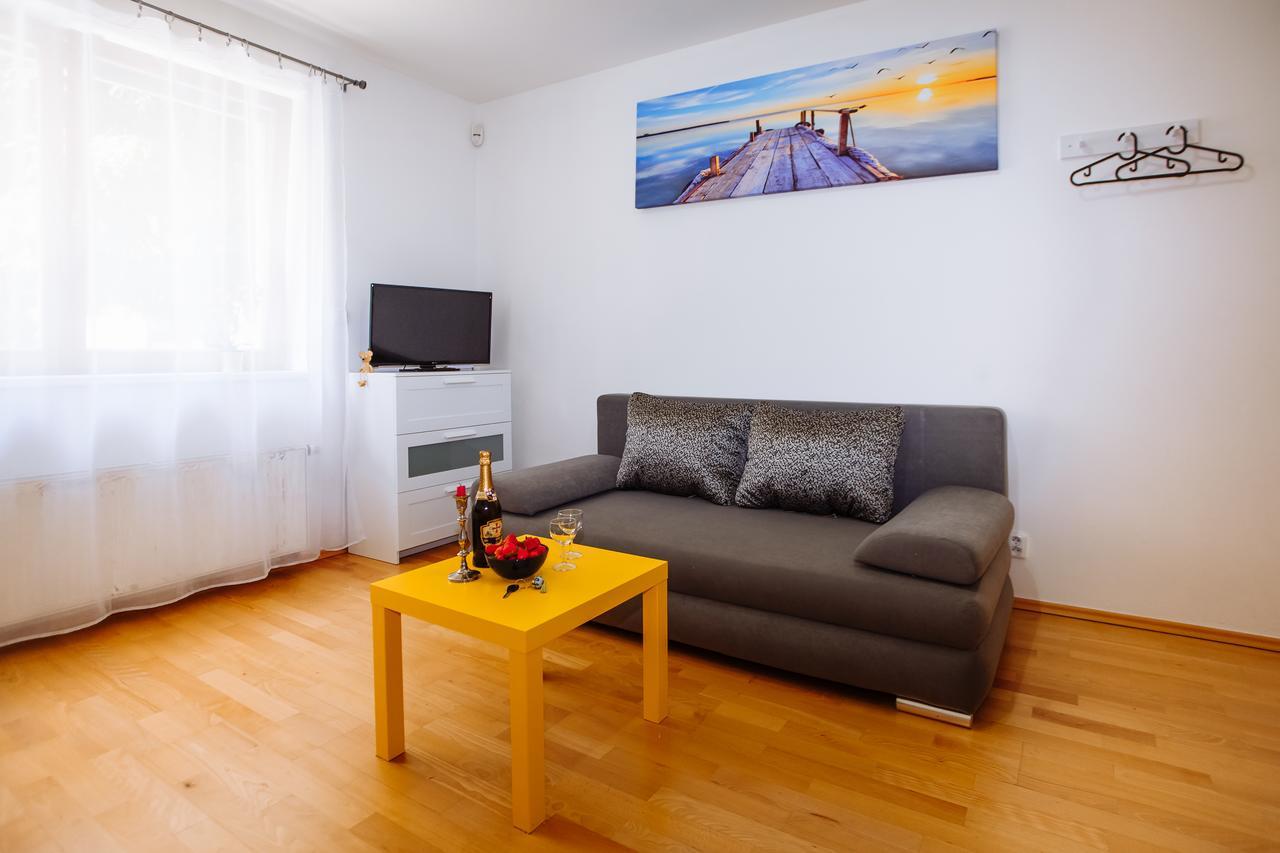 Beautiful Apartment In Central Residence Прага Экстерьер фото